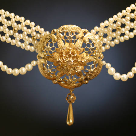 Elegant pearl string necklace with Victorian center piece set with diamonds